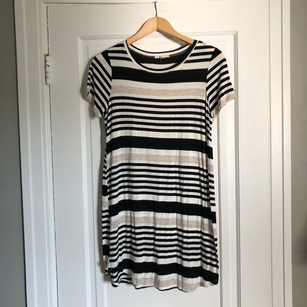 Wasabi + Mint. T-shirt dress. Medium.